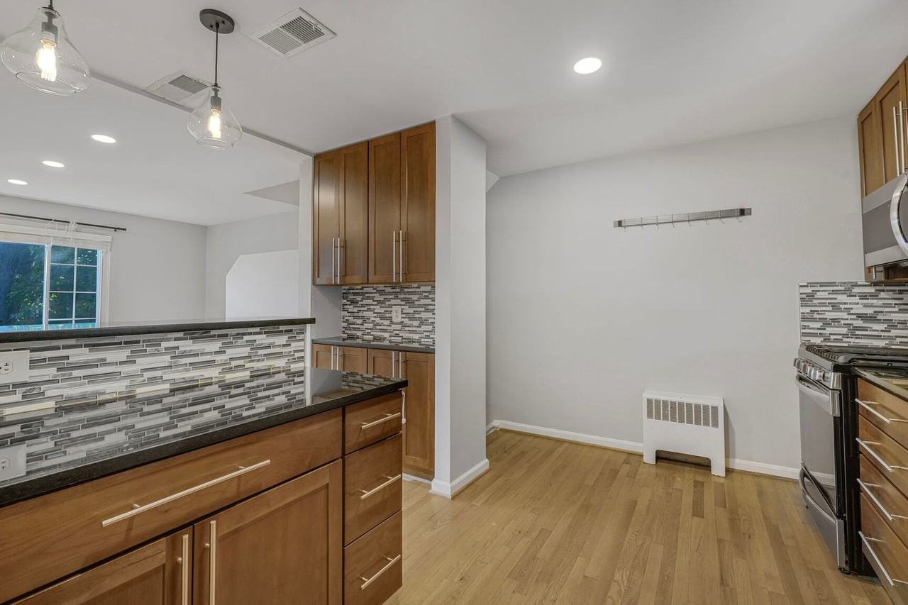 231 Burgess Ave - Photo 7 of 25