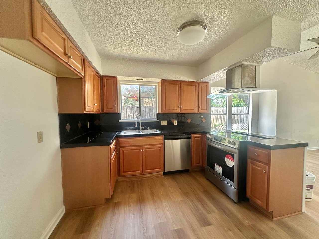 1907 Ridgetop Dr - Photo 3 of 19