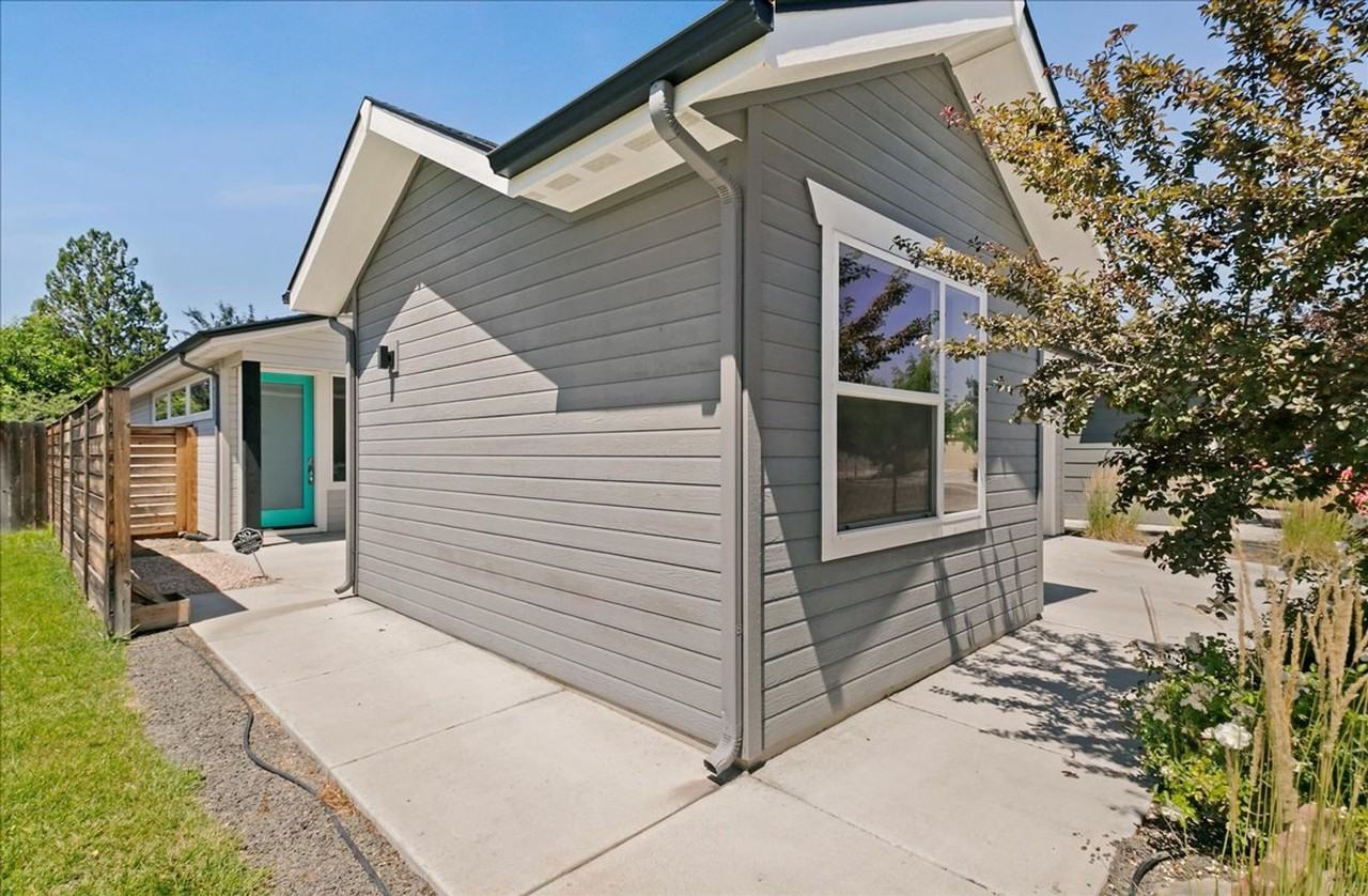 2715 N Carmen Ave - Photo 2 of 27
