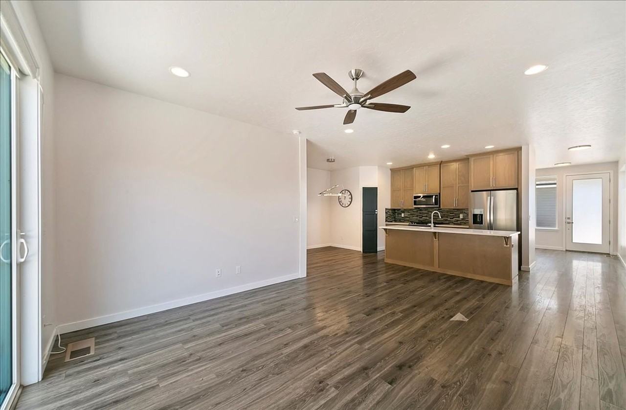 2715 N Carmen Ave - Photo 6 of 27