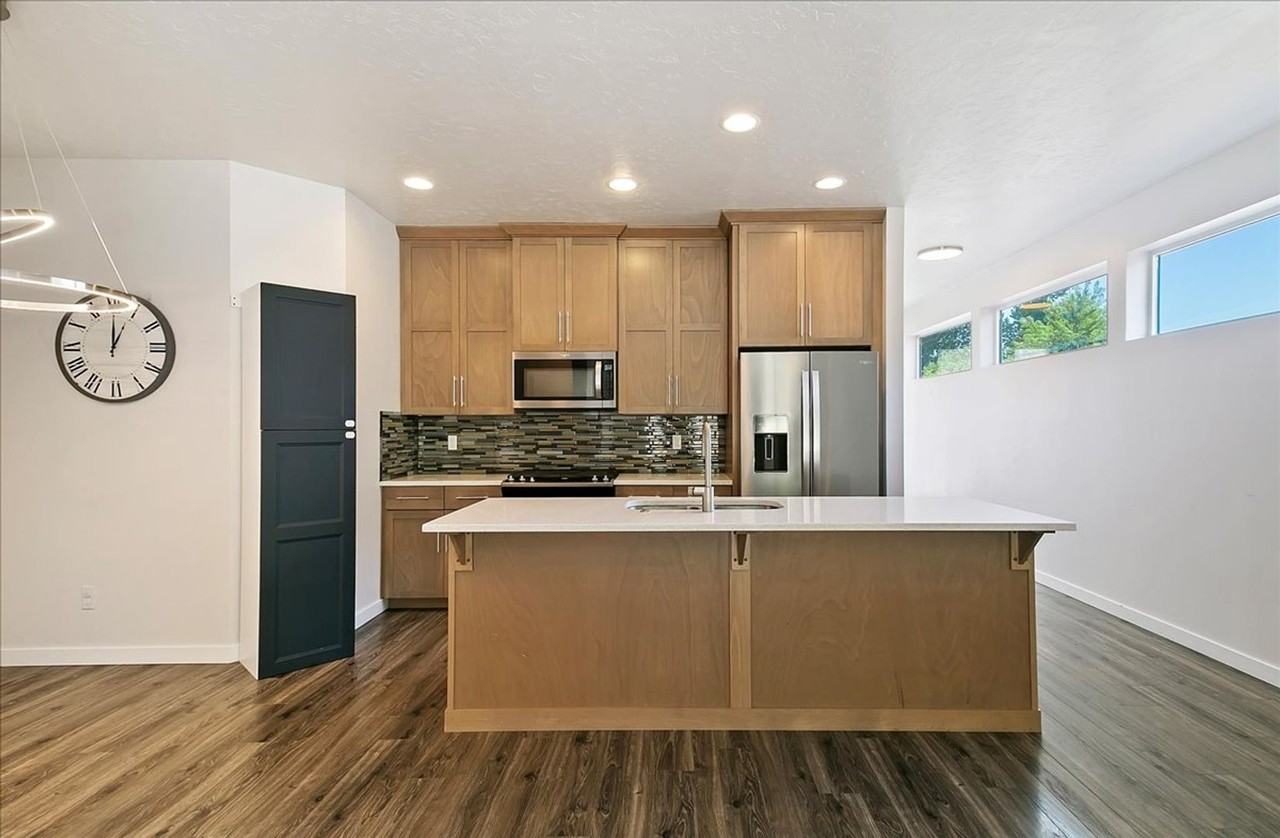 2715 N Carmen Ave - Photo 7 of 27