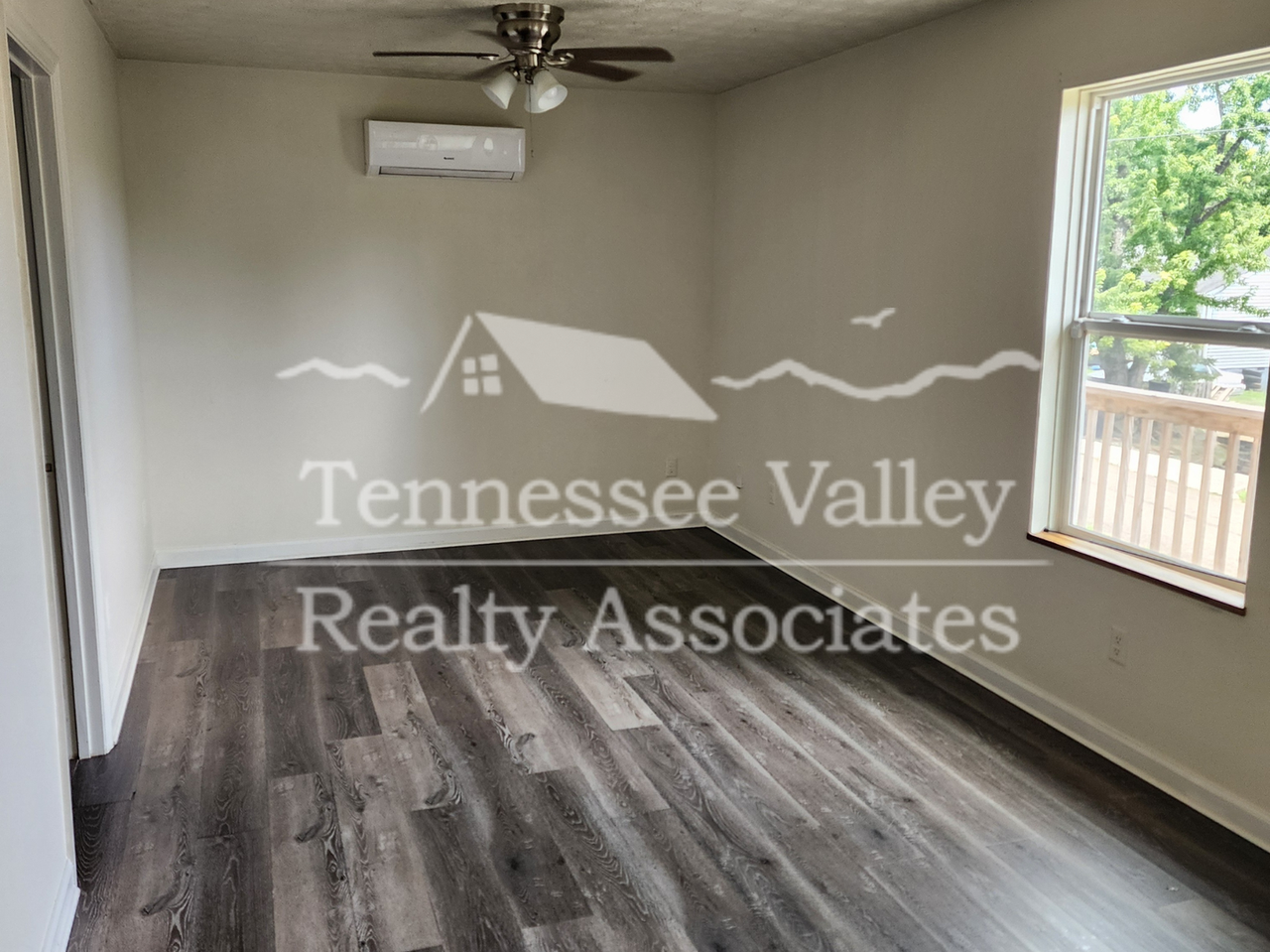 1509 Brown Ave - Photo 3 of 8