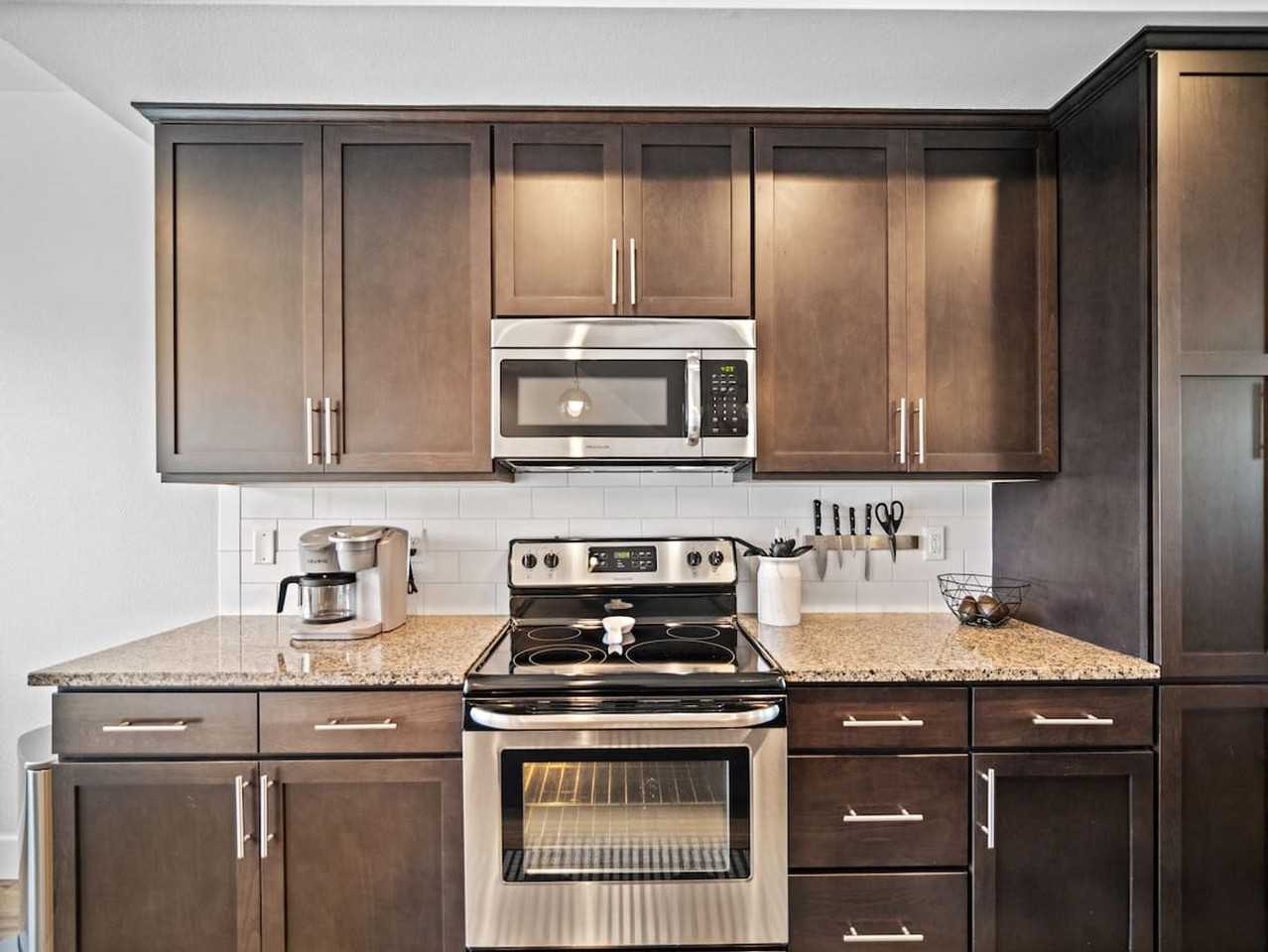 2325 W Bridge Ave - Photo 3 of 30