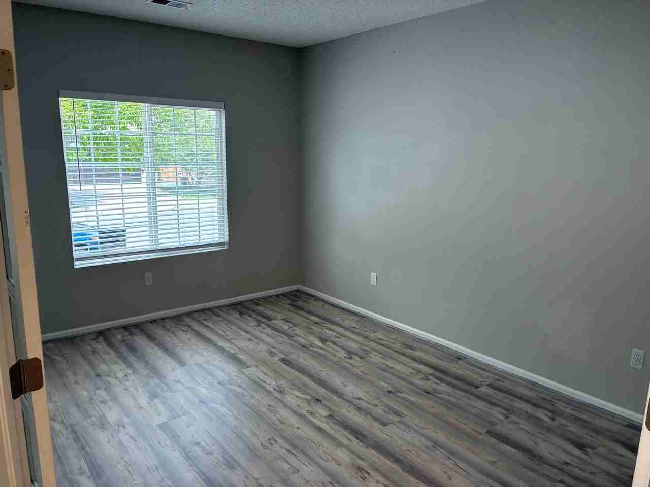 357 Ivory Cir - Photo 2 of 12