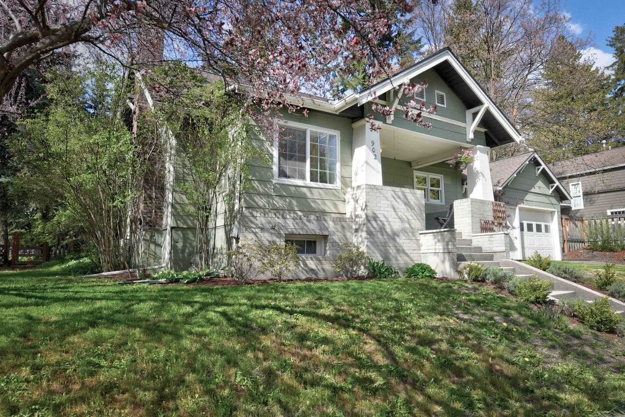 902 E 6th St - Photo 2 of 40