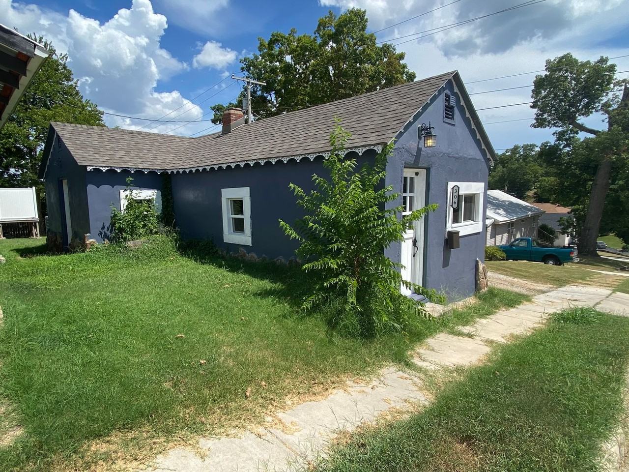 306 S 3rd St - Photo 2 of 12