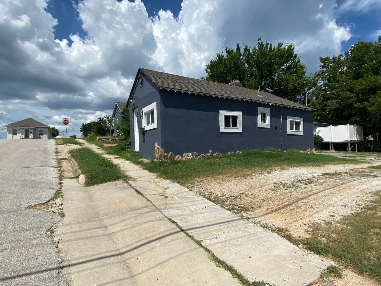 306 S 3rd St - Photo 3 of 12