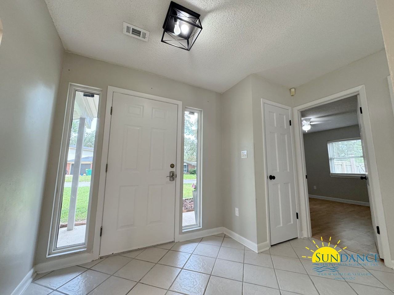 1501 Royal Palm Dr - Photo 2 of 31