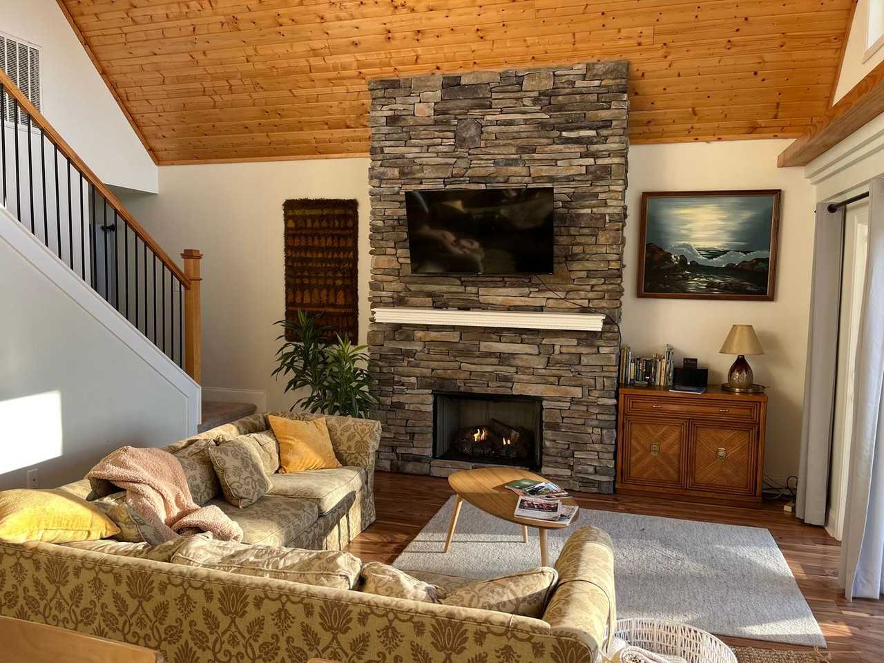 192 Caledonia Rd - Photo 2 of 11