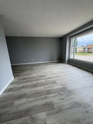 8117 94 St #B - Photo 2 of 13