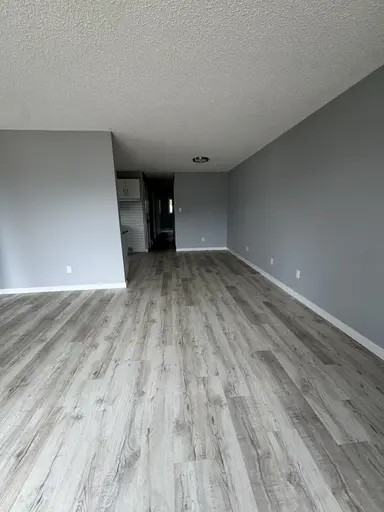 8117 94 St #B - Photo 3 of 13