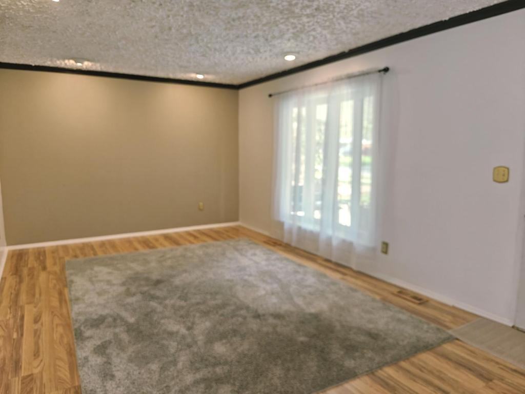 41957 Arthur St - Photo 3 of 22