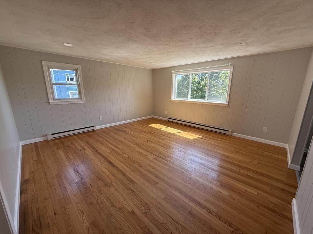 397 Snell St - Photo 4 of 10