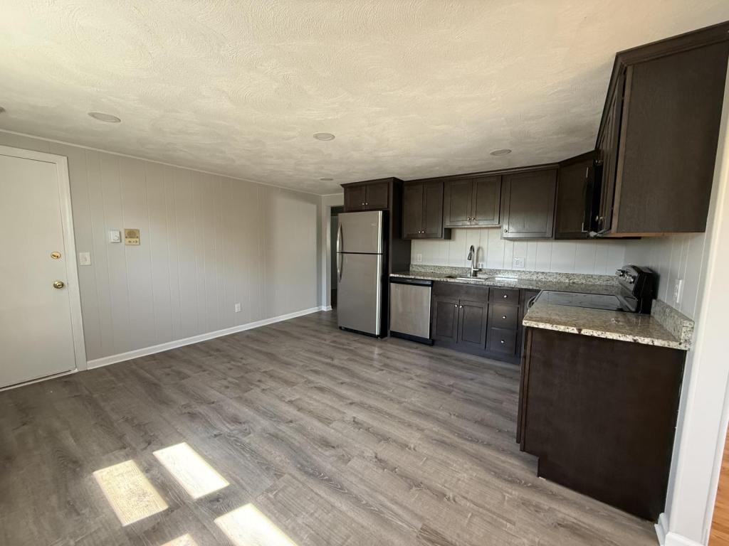 397 Snell St - Photo 7 of 10