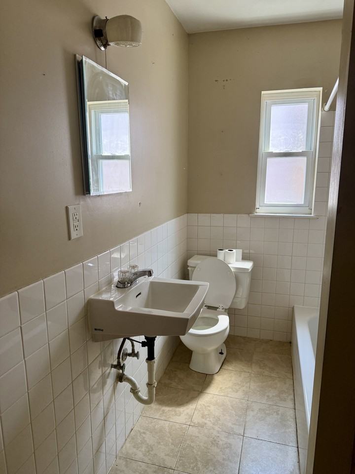 1202 1/2 8th St #2 - Photo 6 of 9