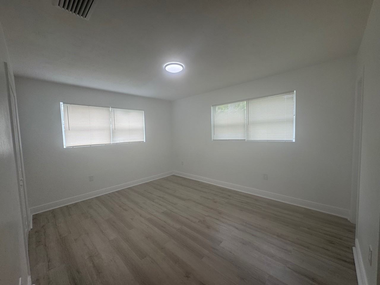 6884 Nwst - Photo 2 of 12