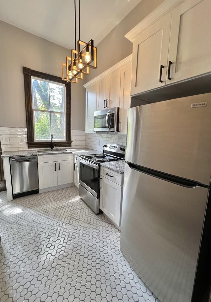 2313 Whitaker St #A - Photo 3 of 15