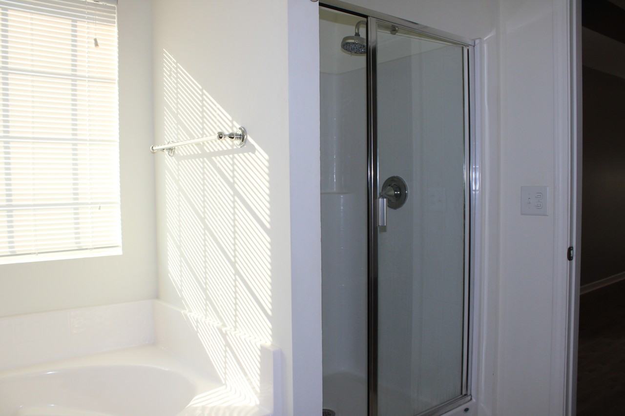 138 Lyonshall St - Photo 7 of 34