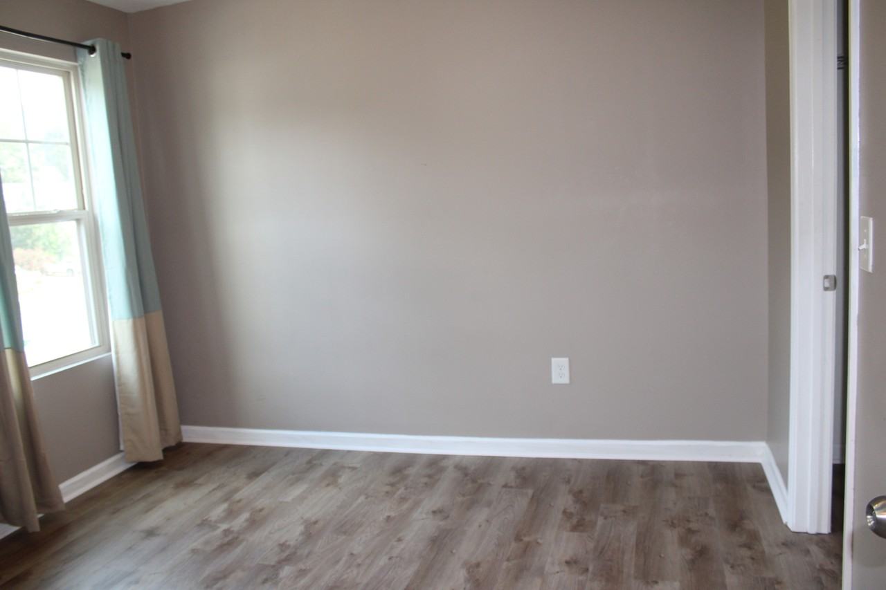 138 Lyonshall St - Photo 6 of 34