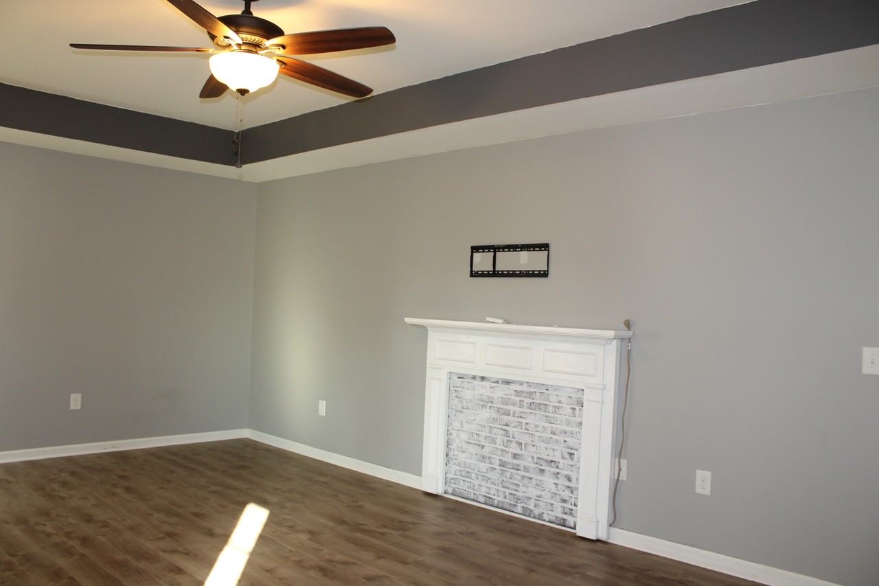 138 Lyonshall St - Photo 2 of 34