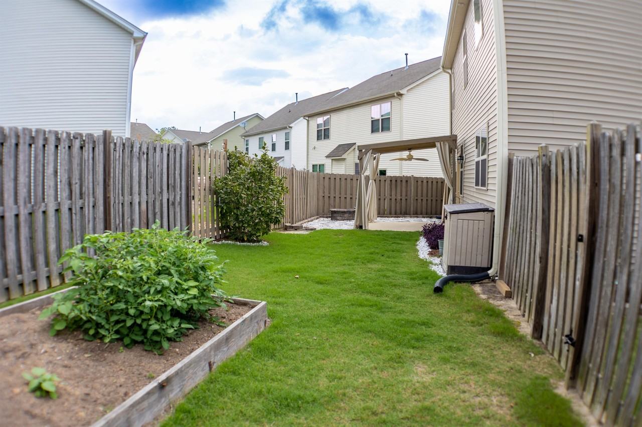 138 Lyonshall St - Photo 6 of 34