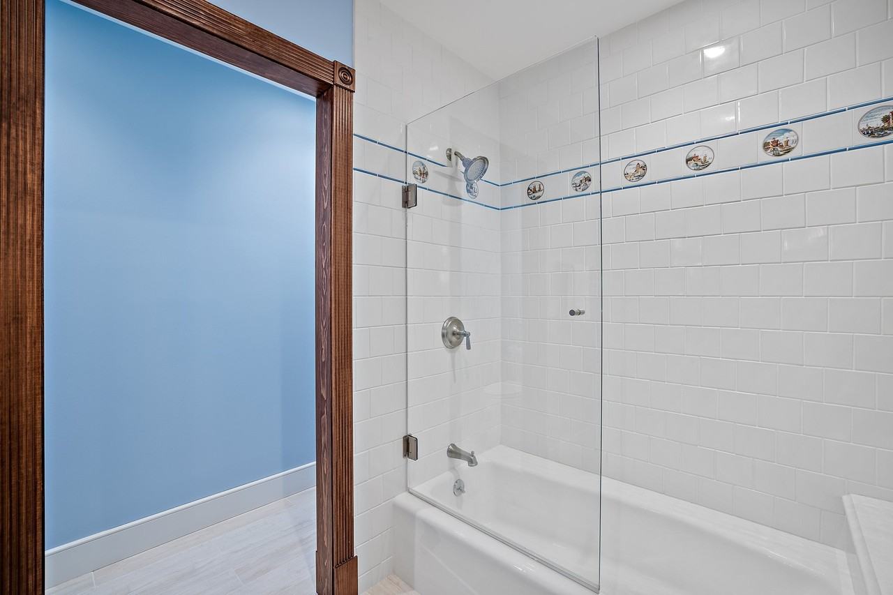 133 Waukewan St - Photo 2 of 50