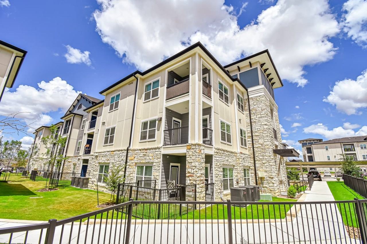 Aspire at Live Oak - Photo 6 of 50