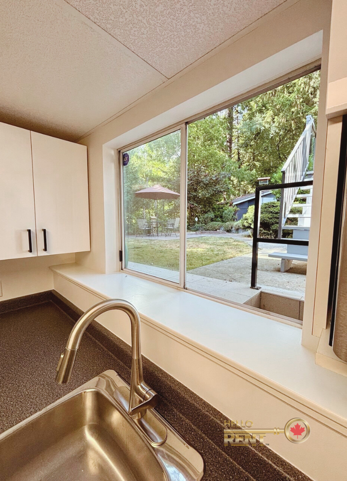 1392 Chamberlain Drive - Photo 2 of 13