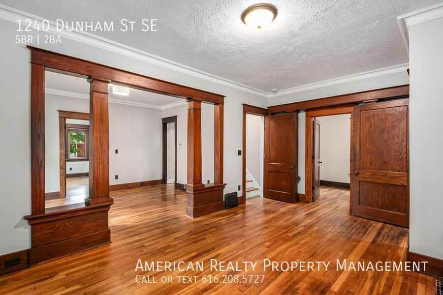 1240 Dunham St Se - Photo 2 of 17