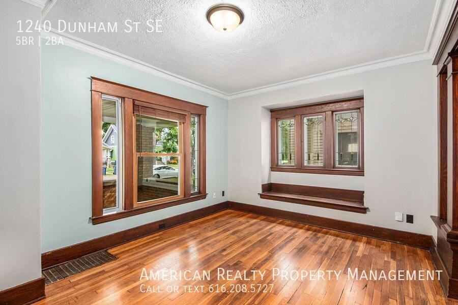 1240 Dunham St Se - Photo 6 of 17