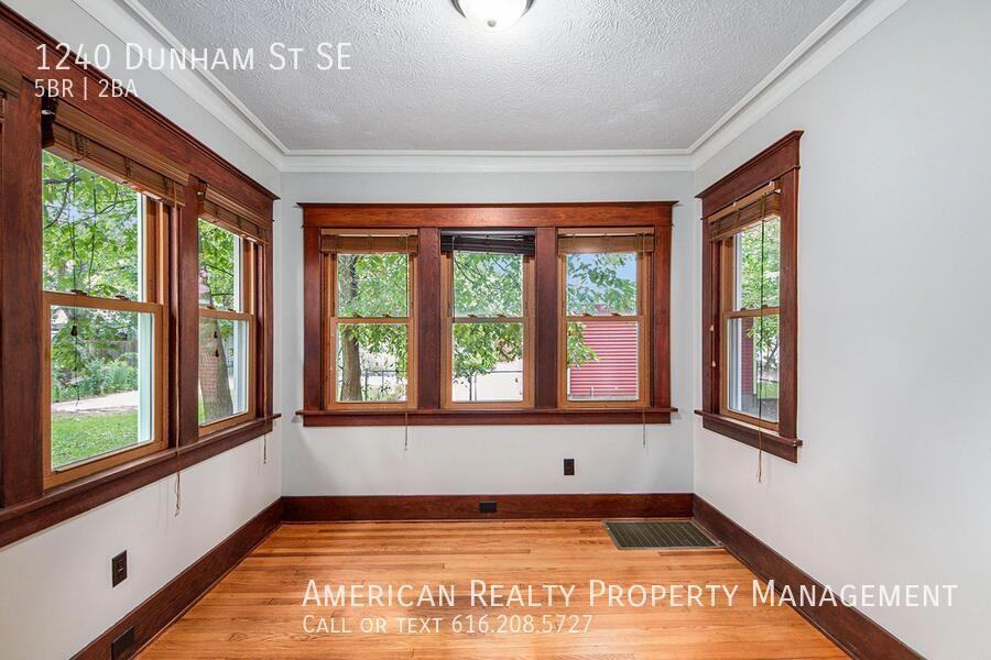 1240 Dunham St Se - Photo 7 of 17