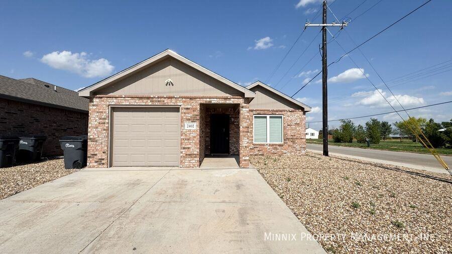 2402 N Avenue P - Photo 2 of 26