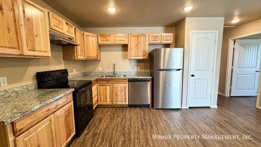 2402 N Avenue P - Photo 5 of 26