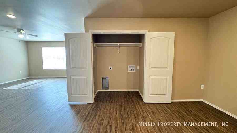 2402 N Avenue P - Photo 7 of 26