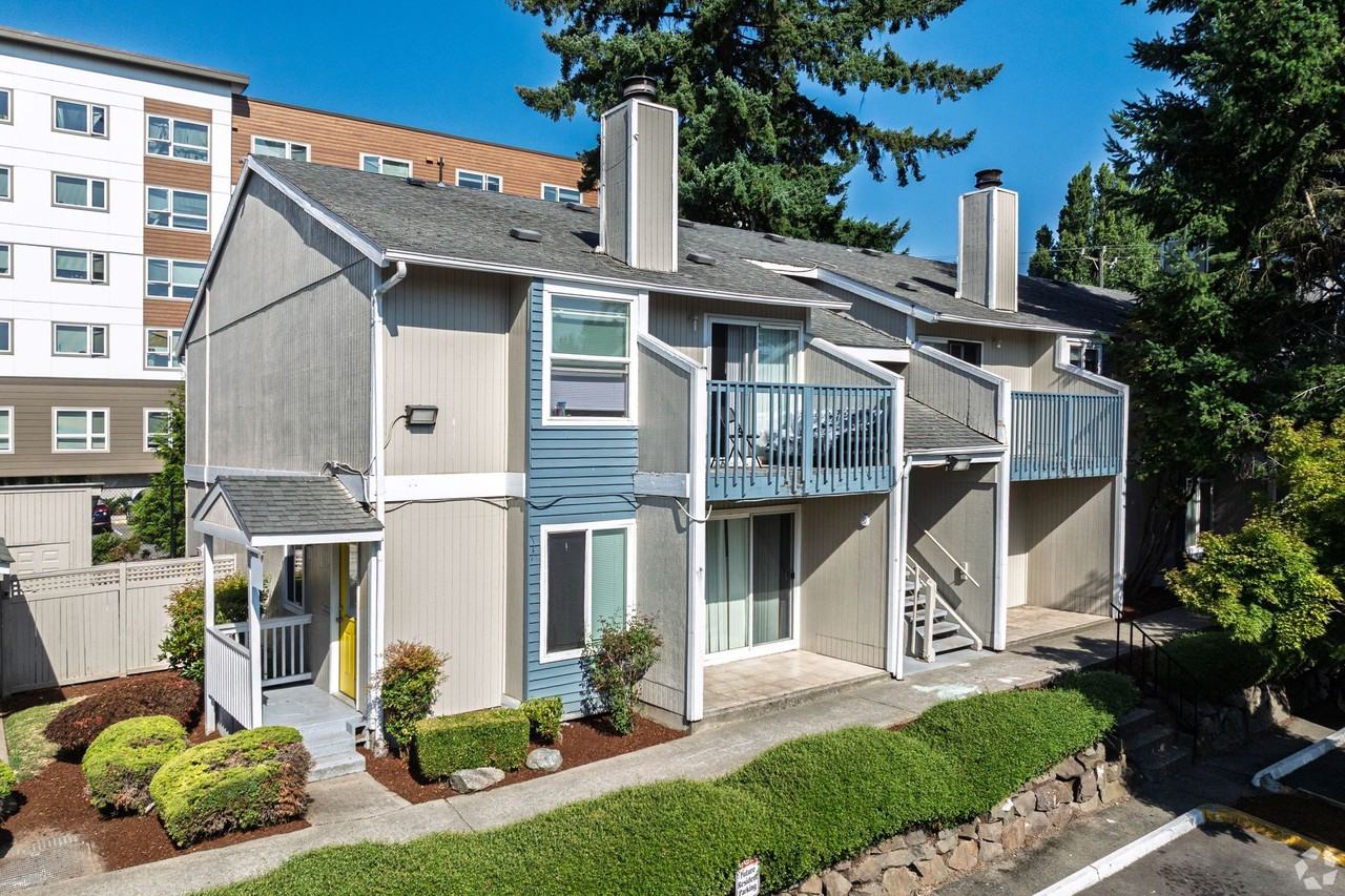 3721 S 152nd St - Photo 2 of 26