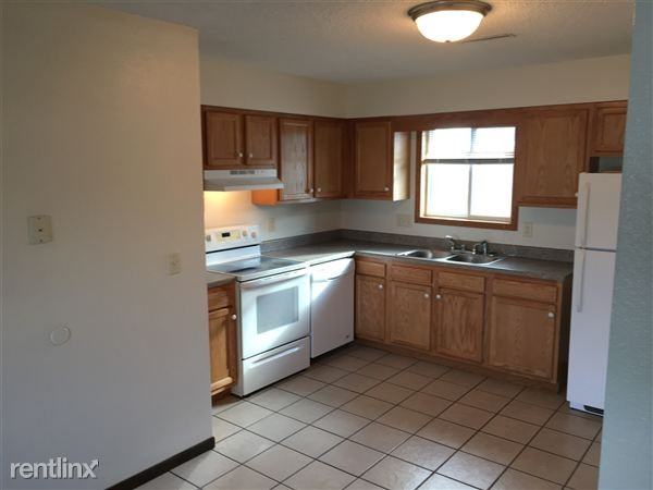 3080 9th St - Photo 2 of 7