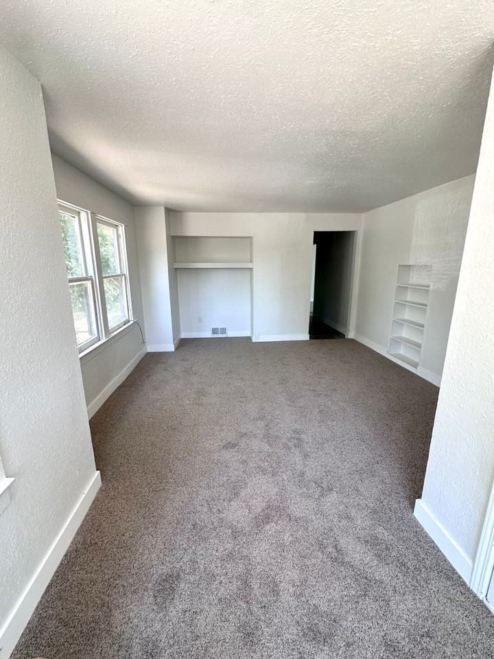 3135 32nd Street - Photo 3 of 14