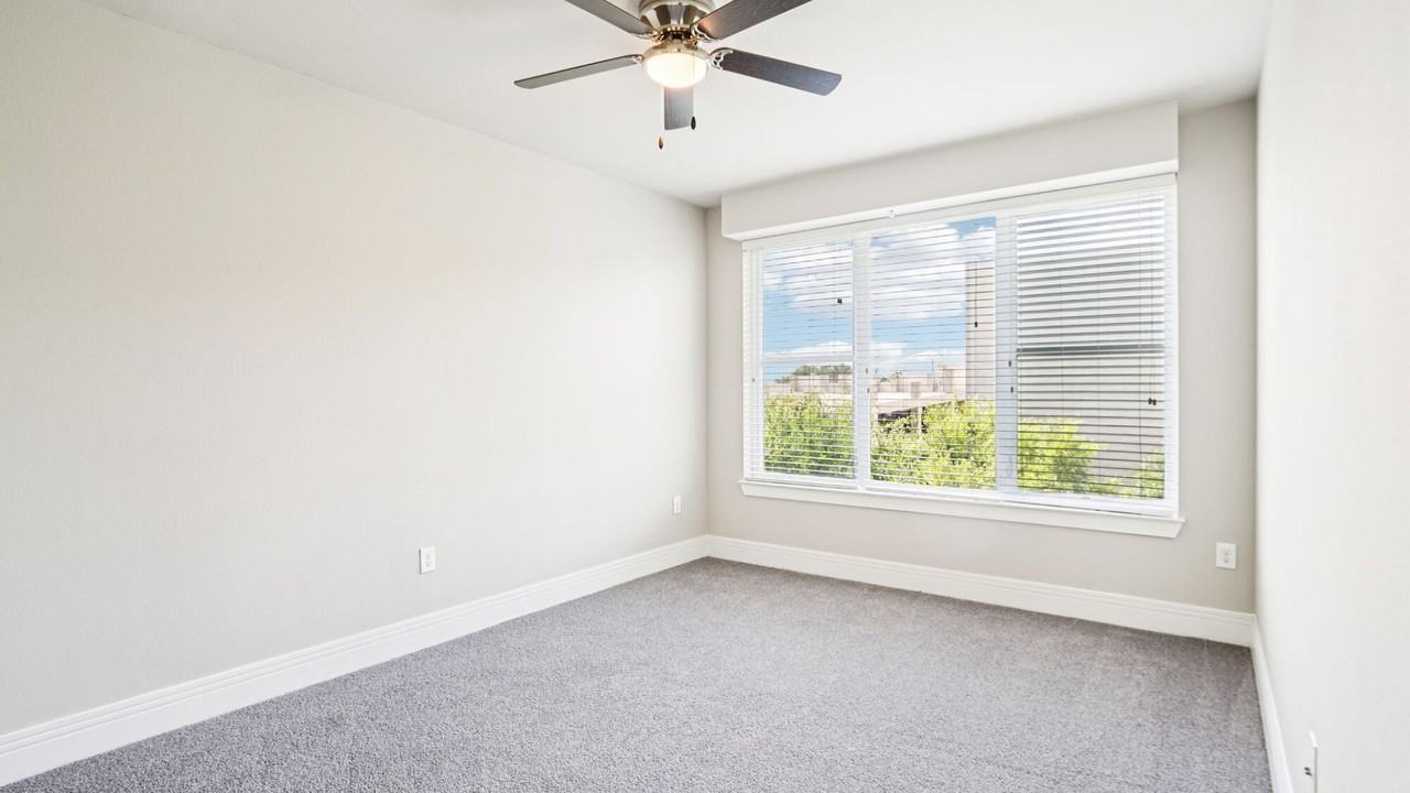 Oaks 5th Street Crossing at City Center - Photo 2 of 48