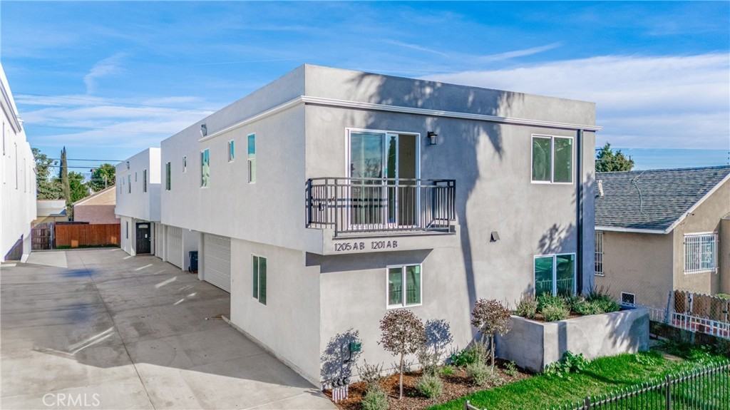 1183 E 59th Pl #1183 - Photo 2 of 15