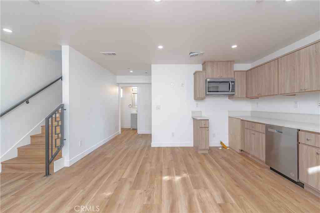 1183 E 59th Pl #1183 - Photo 3 of 15