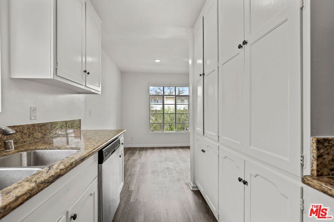 11930 Mayfield Ave #7-7 - Photo 2 of 7