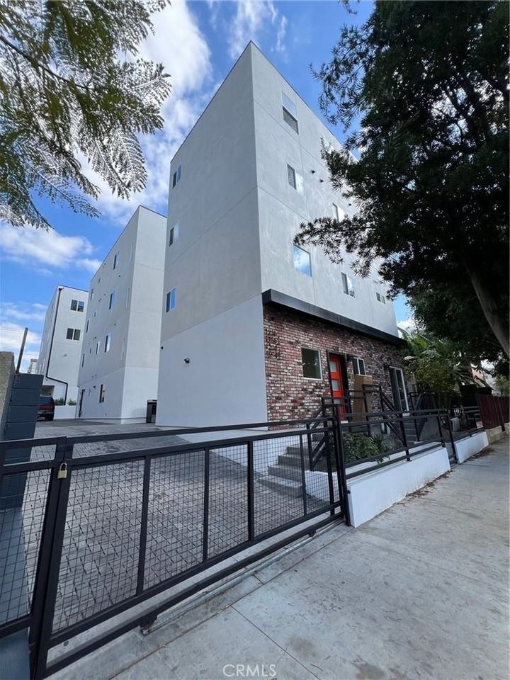 1218 Arapahoe St #1218 - Photo 3 of 41