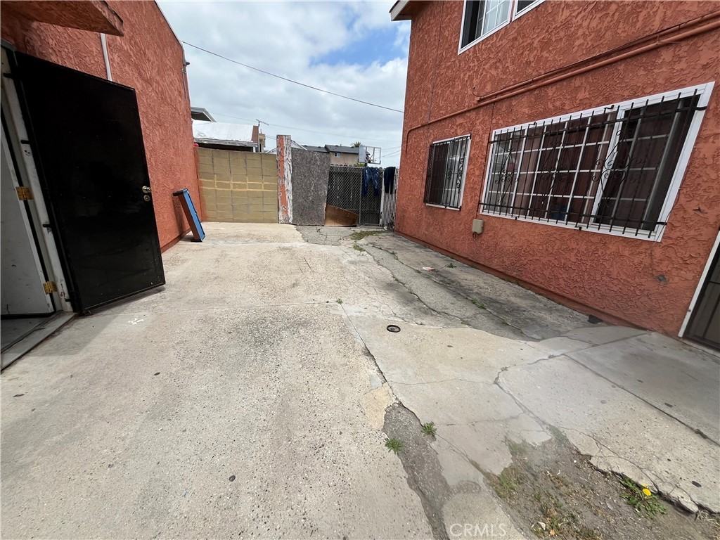 1312 N Wilmington Blvd #1312 - Photo 3 of 5