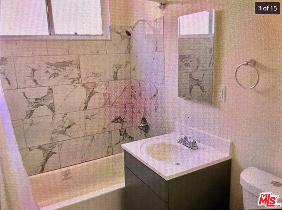 1353 W 36th Pl #1-1 - Photo 3 of 8