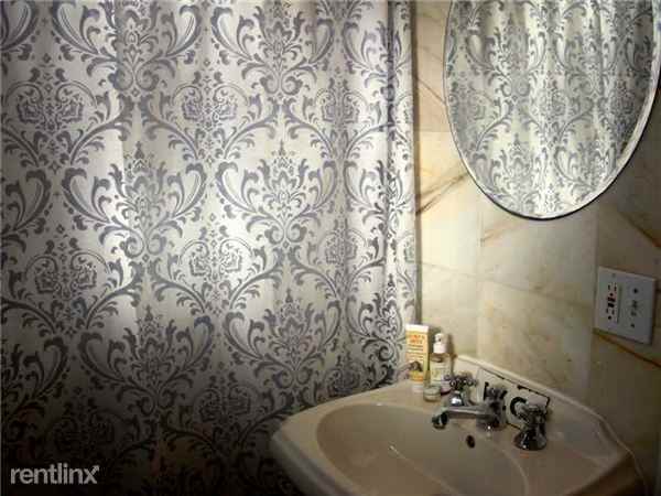 831 10th St - Photo 2 of 6