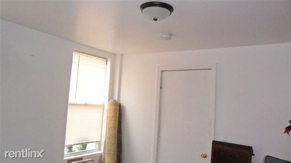 1321 14th St - Photo 3 of 9