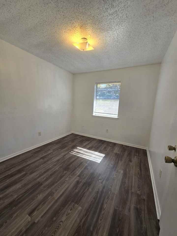 Frankston Apartments - Photo 6 of 11