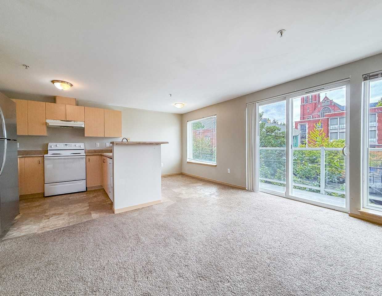 5200 Roosevelt Way NE, Seattle - Photo 2 of 19