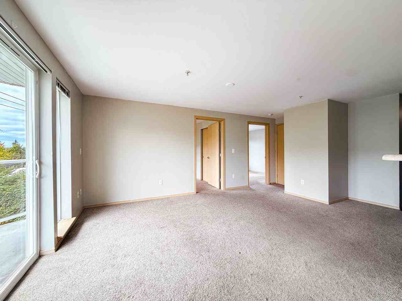 5200 Roosevelt Way NE, Seattle - Photo 3 of 19
