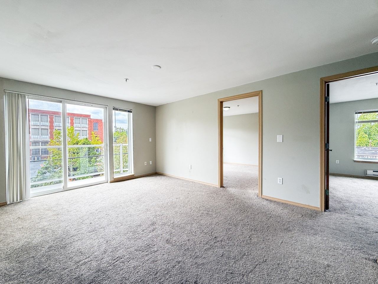 5200 Roosevelt Way NE, Seattle - Photo 4 of 19